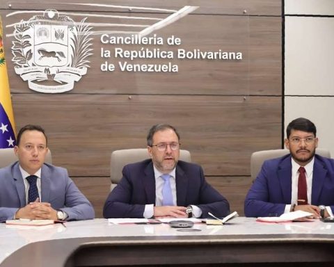 Chancellor Gil: Venezuela does not bet on conflict