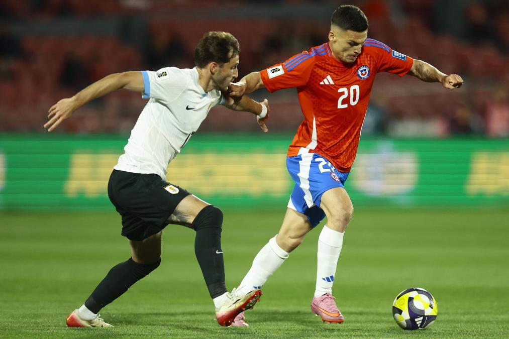 Chile ties 0-0 and is last; Uruguay assures world