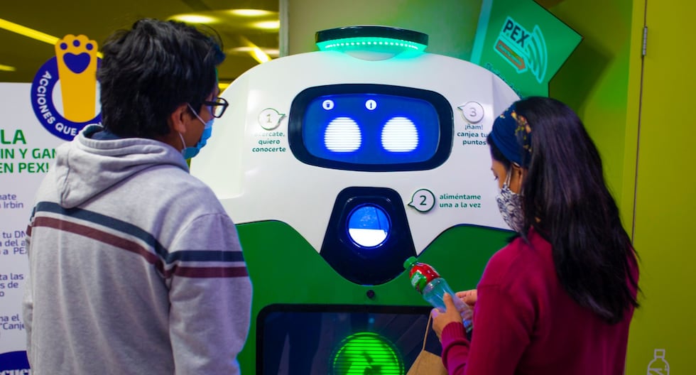 Circular economy in action: Peruvian startups recycle 500 thousand bottles with free robots and internet