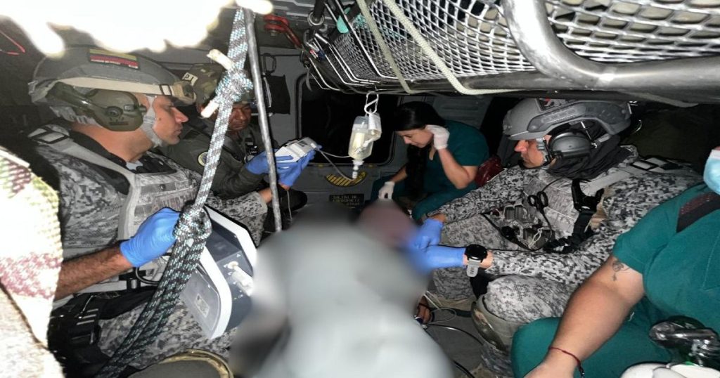 Civil wounded with antipersonal mine in the rural area of ​​Urrao, was evacuated by the aerospace force