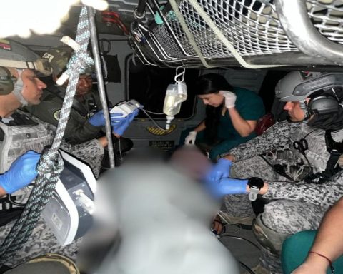 Civil wounded with antipersonal mine in the rural area of ​​Urrao, was evacuated by the aerospace force