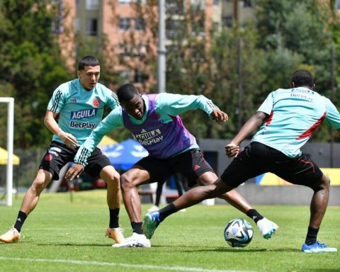 Colombia started training with a small group of players