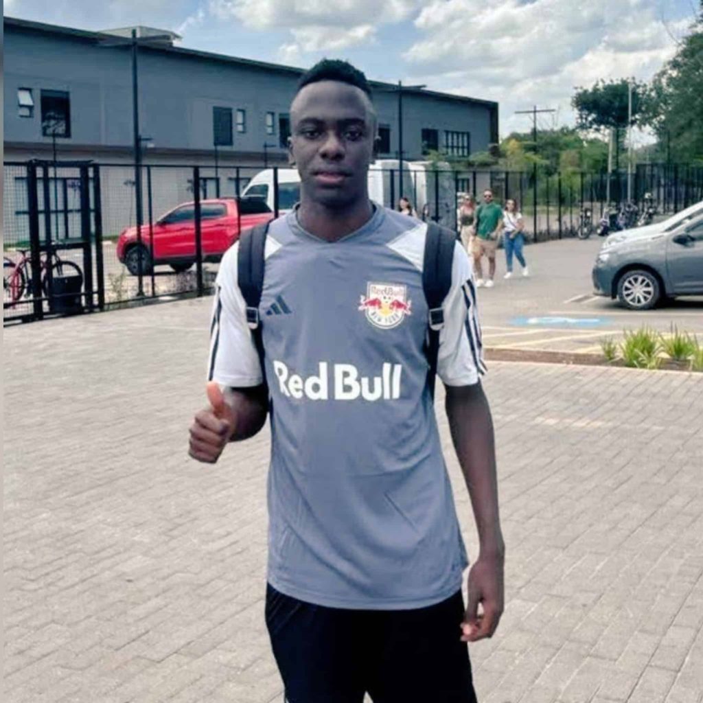 Colombian football cries the game of Éder Smic Valencia at age 16