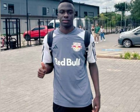 Colombian football cries the game of Éder Smic Valencia at age 16