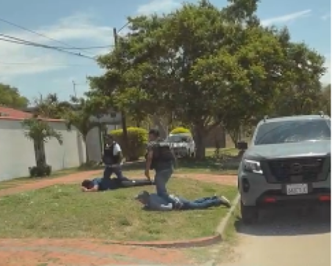 Colombians who offer to sell gold and dollars fall, but they docked their customers