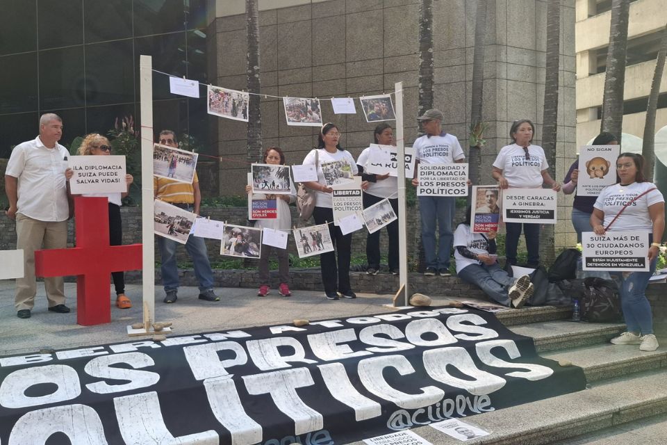 Committee asks Switzerland to verify a situation of political prisoners within prisons