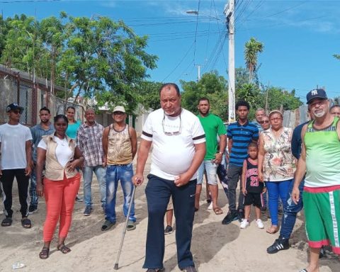 Comunitarios protestan por falta de agua potable