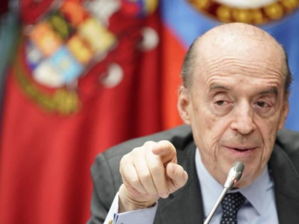 Confirm dismissal and disability for 10 years to former chancellor Álvaro Leyva