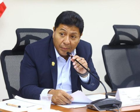Congress: Admit to processing constitutional denunciation against 'Mochasueloos' Raúl Doroteo