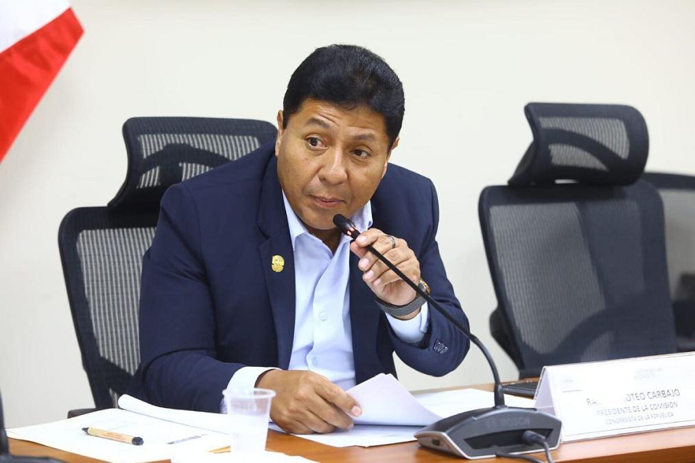 Congress: Admit to processing constitutional denunciation against 'Mochasueloos' Raúl Doroteo