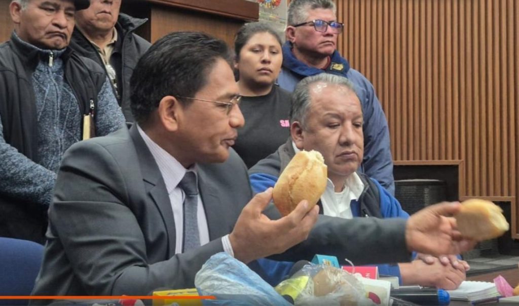 Consumer defense and bakeries agree to keep in Bs 0.50 the price of battle bread in the west