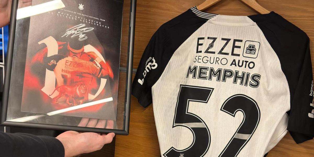 Corinthians tributes Memphis Depay