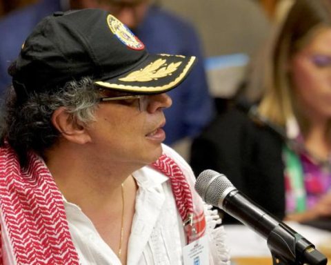 Costs can be immense for all: reactions after revocation of the Petro visa