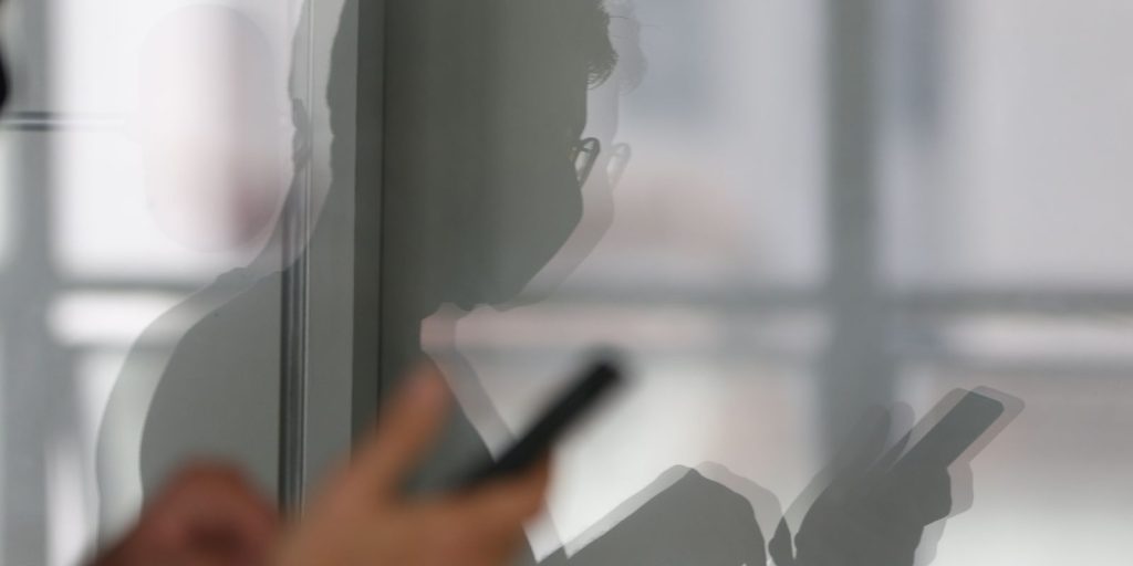 Criminal restriction mobile buyers are notified in SP