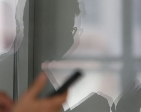 Criminal restriction mobile buyers are notified in SP