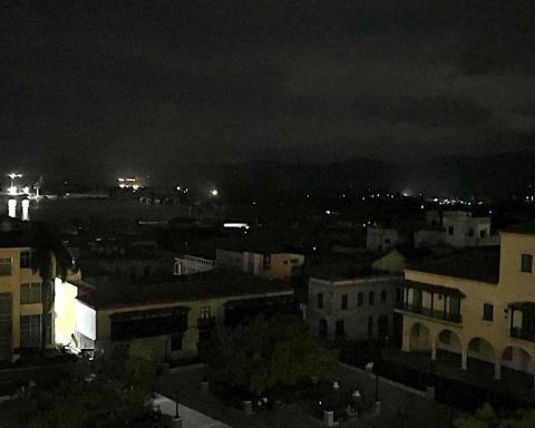 Cuba lives her third day of the general blackout, with sporadic moms of light