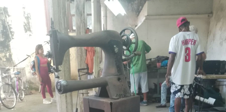 Un taller de reparaciones en Santiago de Cuba