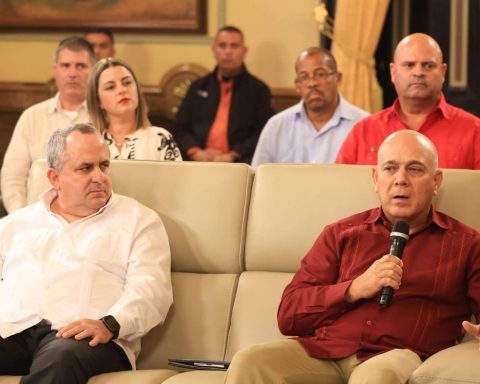 Cuba will collect signatures in rejection of imperial aggressions against Venezuela