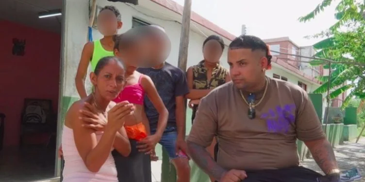 La familia que recibió una nueva casa y el influencer Luis Suárez