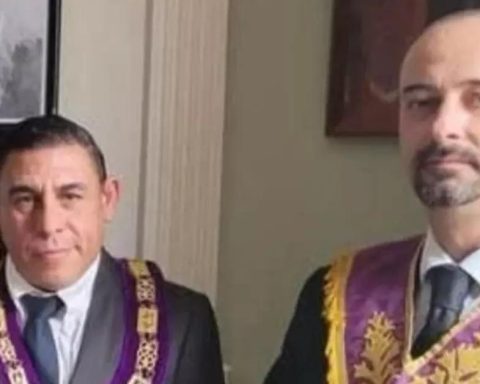 Cuban officials return to the Grand Lodge a million pesos stolen by the previous Grand Master