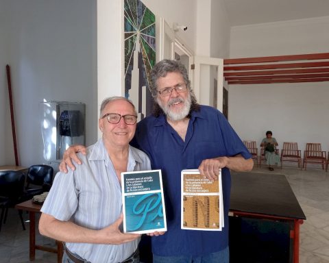 Cuban researcher and collector Emilio Cueto donates his most recent books to the house of the Americas