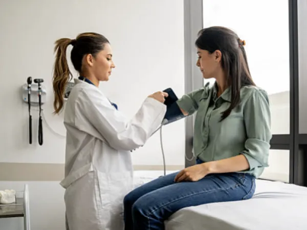 Debt with clinics and hospitals reached $ 24 billion as of June 2025