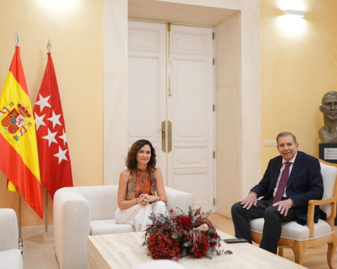 Díaz Ayuso meets with González Urrutia: "We will support them until Venezuela is free"