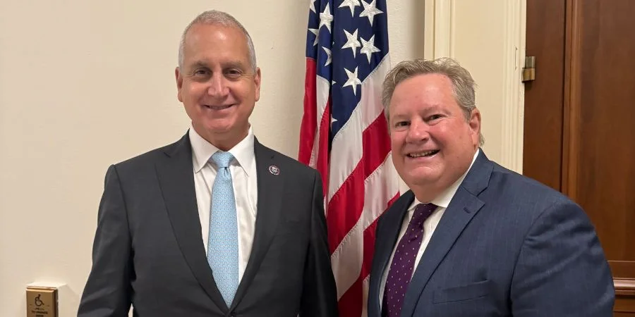 Mario Díaz-Balart (izquierda) y Mike Hammer