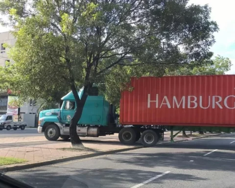 Digesett fine 12 patients with RD $ 100,000 for leaving trailers on highways