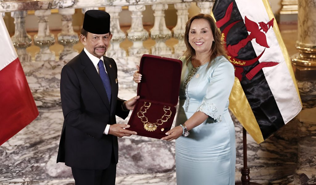 Dina Boluarte: Reveal luxurious gifts received by the president between Dior perfume, statues and cosmetics