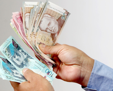 Dina Boluarte promulgates law that authorizes up to 4 UIT from AFP