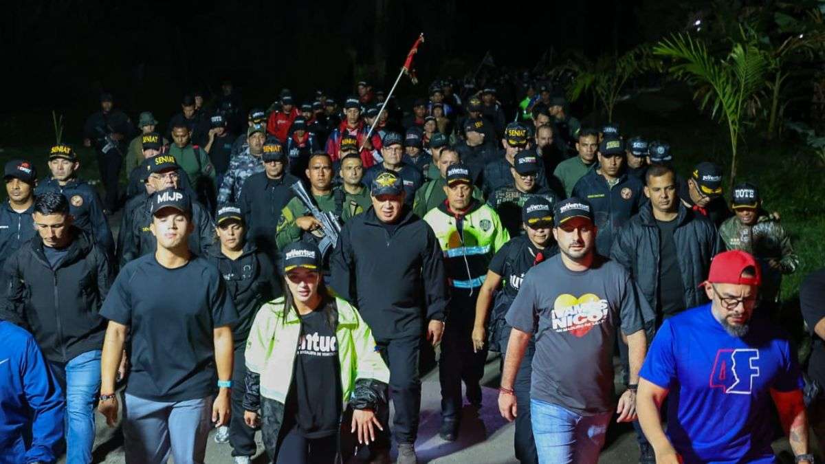 Diosdado Cabello led 7K nightfall next to the JPSUV
