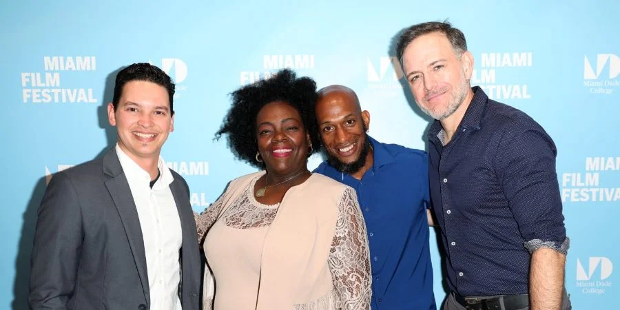 De izquierda a derecha, el periodista Yoe Suárez, productor de campo del documental; la activista Ariadna Mena y su esposo, protagonistas de la obra; y el director Jordan Allott en la alfombra roja del 42 Miami Film Festival