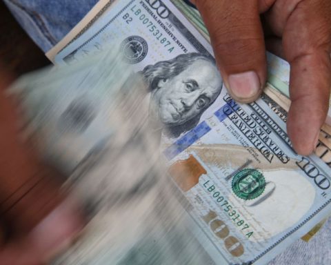 Dollar BCV reaches 160 bolivars: in a month the price increased 21%