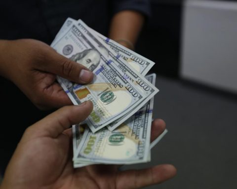 Dollar down: How to take advantage of the depreciation of the currency?