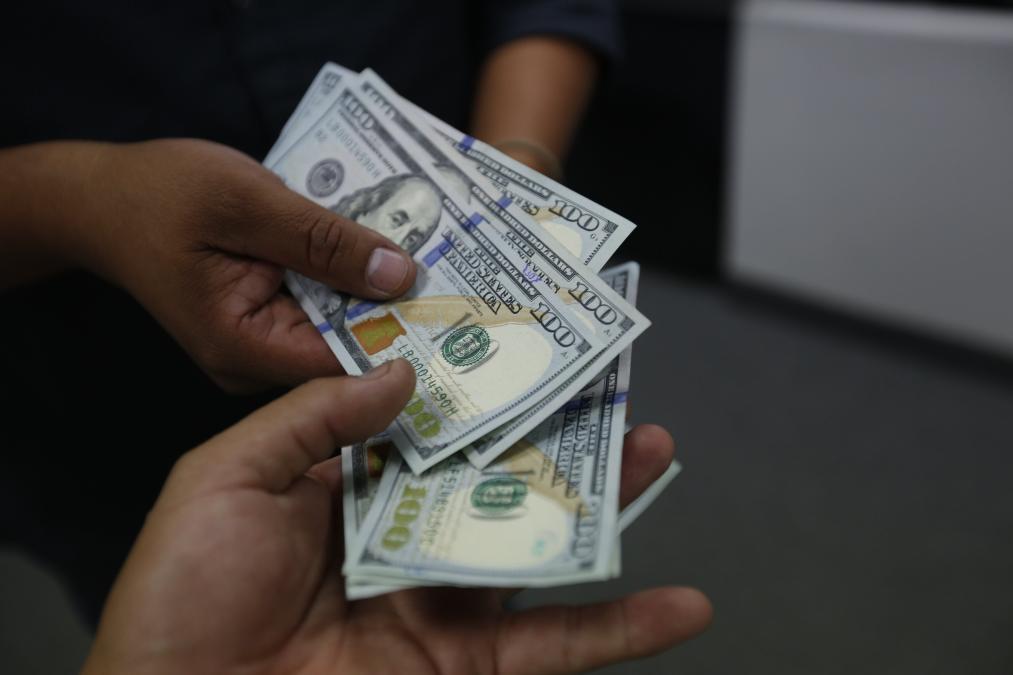 Dollar down: How to take advantage of the depreciation of the currency?