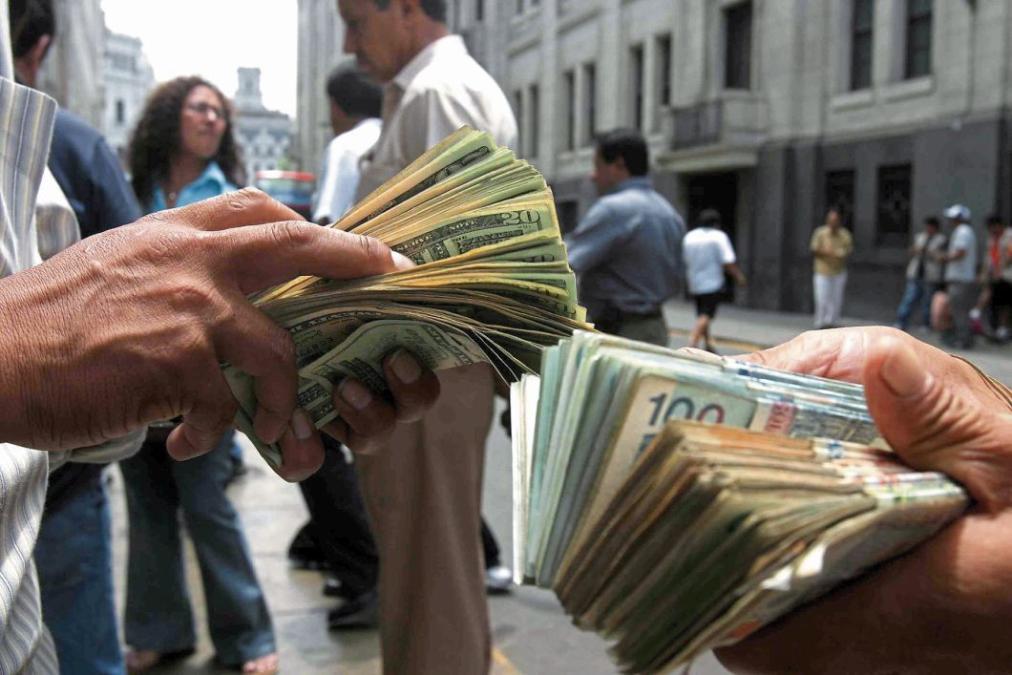 Dollar rises cautiously to local demand and fed signs