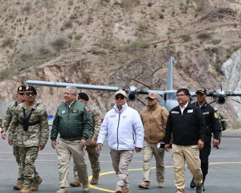 Eduardo Arana visited Pataz command that fights illegal mining