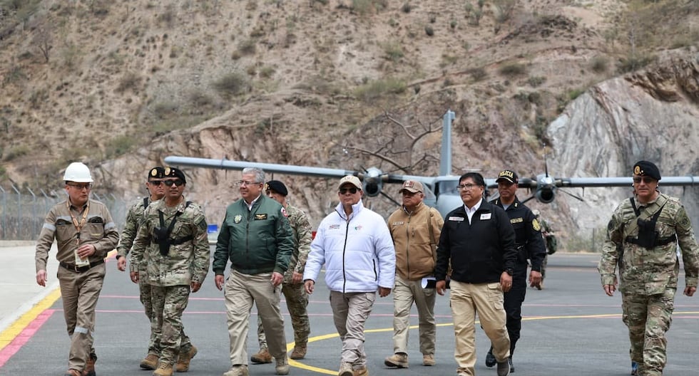 Eduardo Arana visited Pataz command that fights illegal mining