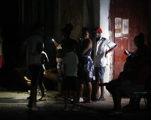 Electric Union Dement Allege Tres Dad General Blagon in Cuba