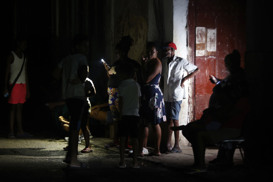 Electric Union Dement Allege Tres Dad General Blagon in Cuba