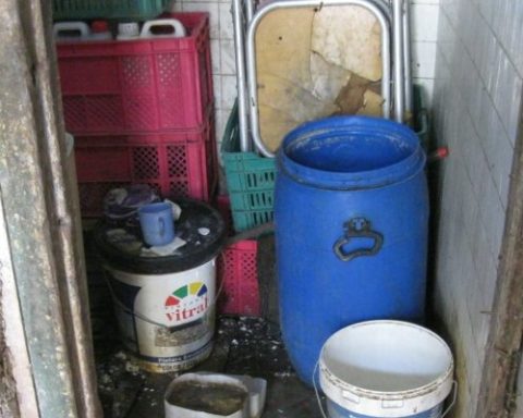 Even empty tanks are tail for water in Santiago de Cuba