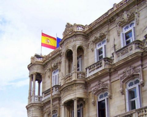 Exiled and descendants: Cuba is among the main issuing applications for Spanish nationality