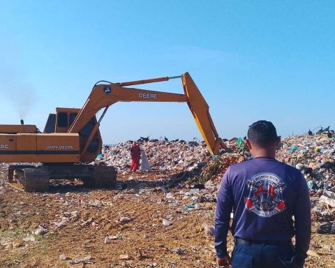 Extinguish fire in the municipal landfill of Guanare