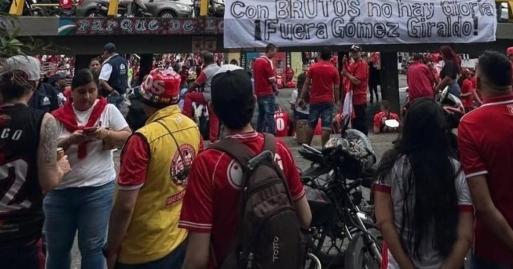 Fans of America protest and announce blockages at the Pascual Guerrero stadium