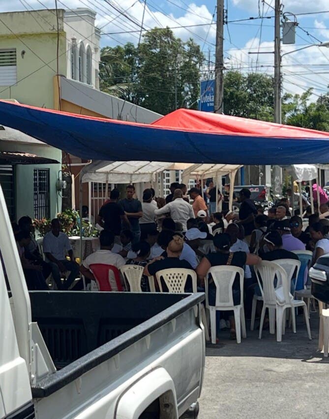 Fantino entierra a dos hermanos adolescentes ahogados en presa de Hatillo