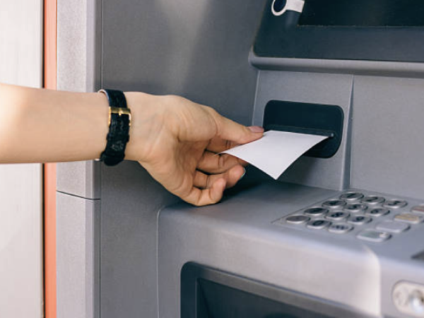 Financial entities warn about risks of throwing ATM receipts