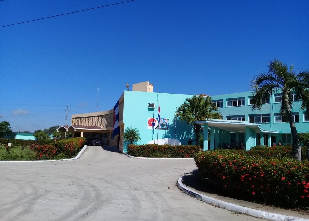 Fire for “electric overload” at Camagüey Hospital forces to transfer critical patients