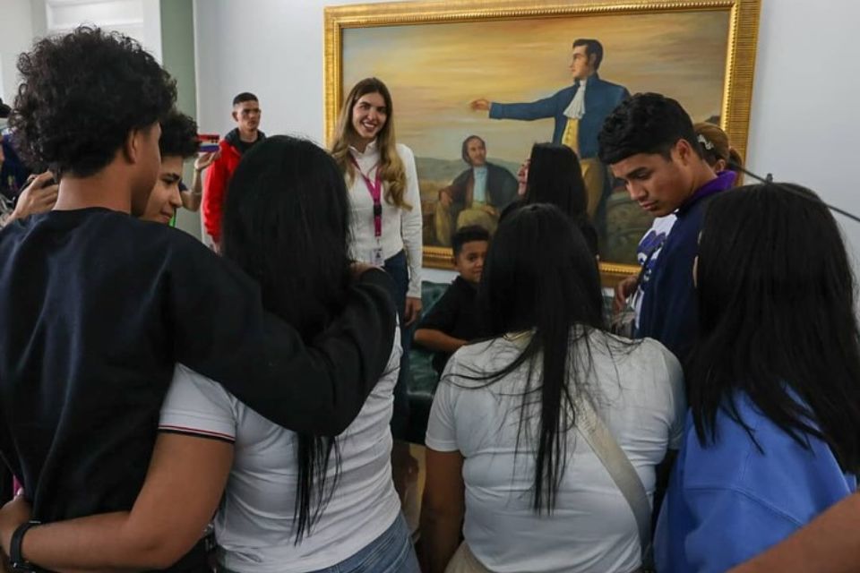 Five "kidnapped" children returned to the country from the US in deportation flight