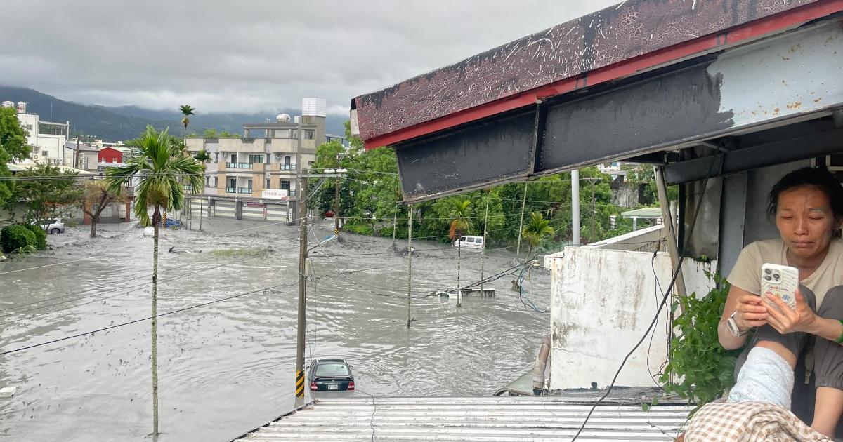 Floods for typhoon Ragasa cause at least fourteen deaths and hundreds of disappearances in Taiwan